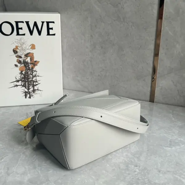 高仿羅意威/LOEWE 編制手柄單肩包