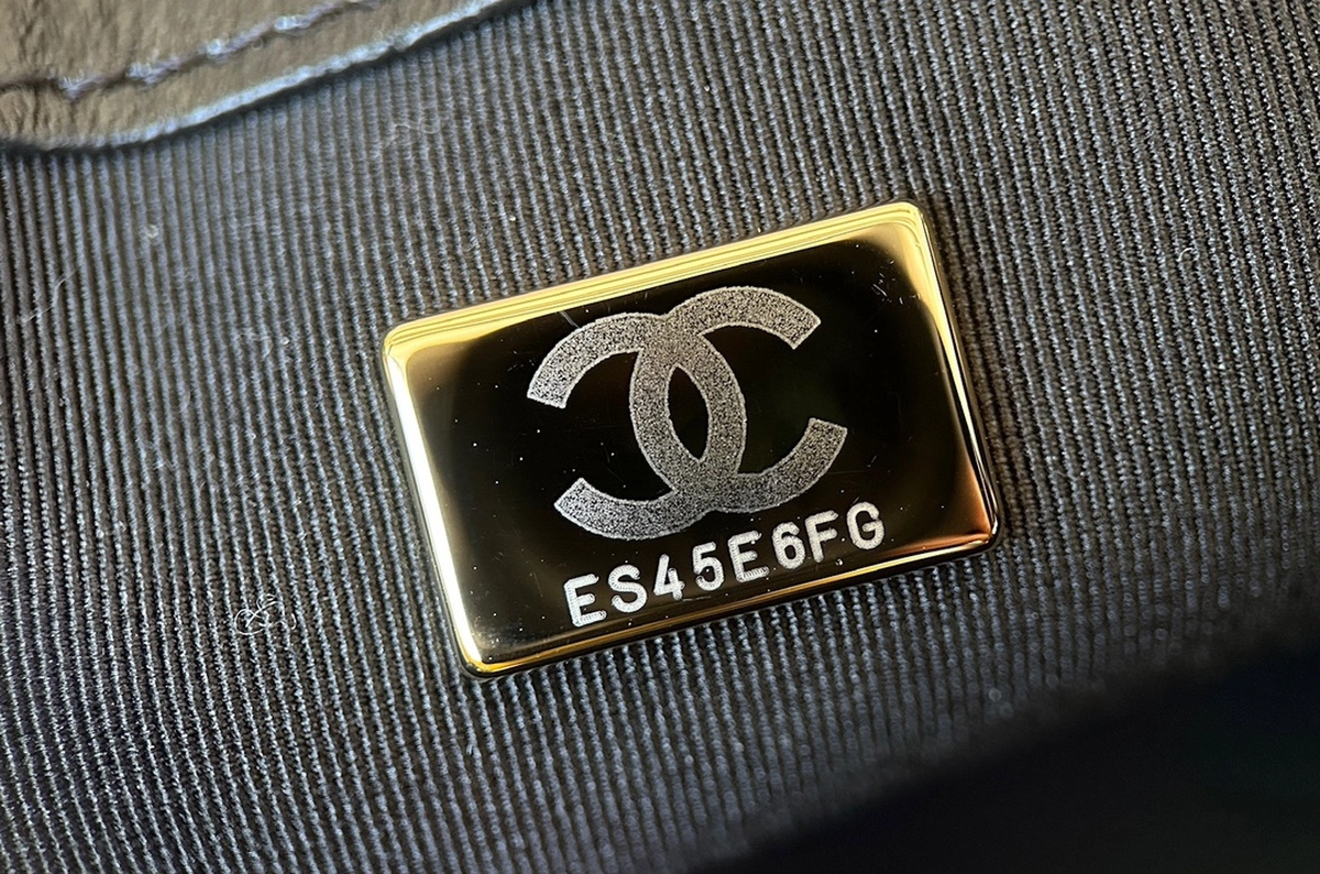 chanel-hobo-25C嬉皮包-大號-特寫實拍 LOGO 燙金 細節