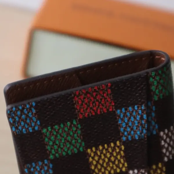 高仿包包LV 男士Damier Ebene彩色万用钱包 - LV Vers Damier Ebène帆布多功能短夹-N00138 高仿包包