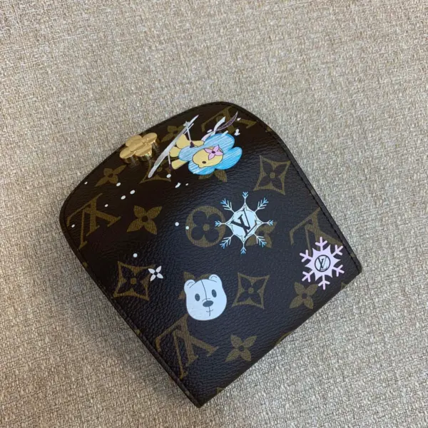 高仿LV Rosalie零錢包Snow Show系列 | 限量聖誕Monogram帆布Vivienne設計-M12239 高仿LV