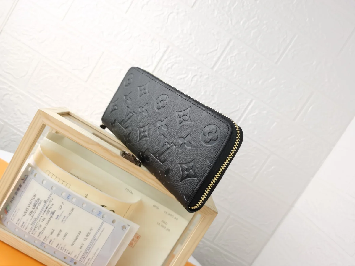 高仿LV Clémence錢包 | Monogram Empreinte壓花牛皮 多功能女士短款錢包-M60171 4 高仿LV Clémence錢包 | Monogram Empreinte壓花牛皮 多功能女士短款錢包-M60171