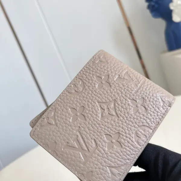 高仿LV Multiple男士短夾錢包 | Taurillon Monogram壓花牛皮 時尚實用設計-M13890 11 高仿LV Multiple男士短夾錢包 | Taurillon Monogram壓花牛皮 時尚實用設計-M13890
