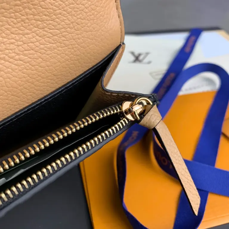 高仿LV Emilie錢包 | Monogram Empreinte皮革 女士信封式拉鏈錢包-M62369