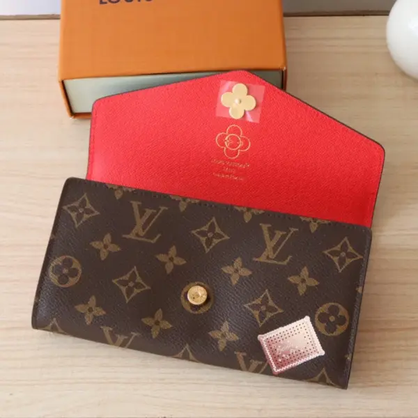 高仿LV Sarah糖果工廠聖誕限定款錢包 | Vivienne圖案Monogram帆布信封式設計-M12207