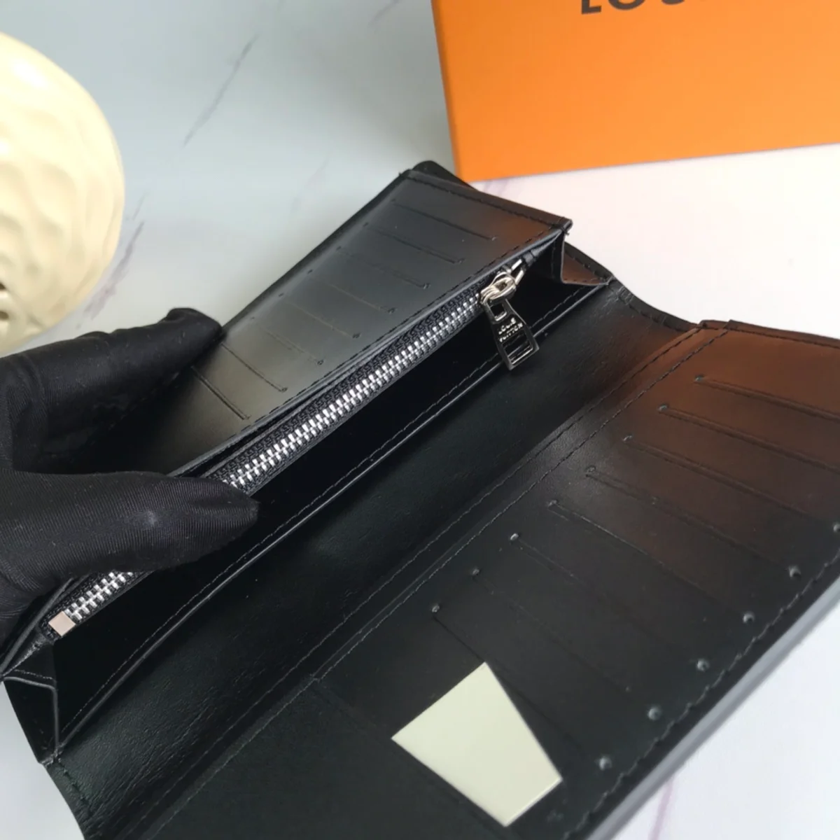 高仿LV Brazza Damier Graphite 多功能錢包 - 大容量信用卡收納與零錢格設計-N62665 10 高仿LV Brazza Damier Graphite 多功能錢包 - 大容量信用卡收納與零錢格設計-N62665