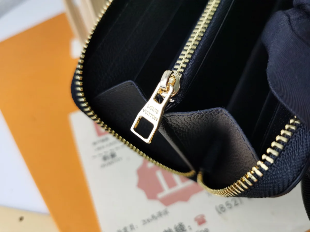 高仿LV Clémence錢包 | Monogram Empreinte壓花牛皮 多功能女士短款錢包-M60171 9 高仿LV Clémence錢包 | Monogram Empreinte壓花牛皮 多功能女士短款錢包-M60171