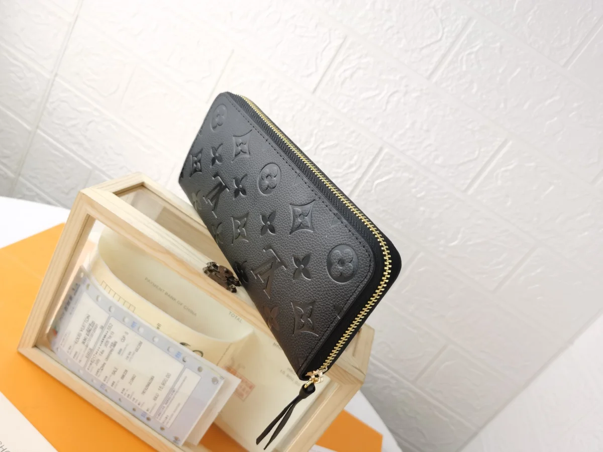 高仿LV Clémence錢包 | Monogram Empreinte壓花牛皮 多功能女士短款錢包-M60171 5 高仿LV Clémence錢包 | Monogram Empreinte壓花牛皮 多功能女士短款錢包-M60171