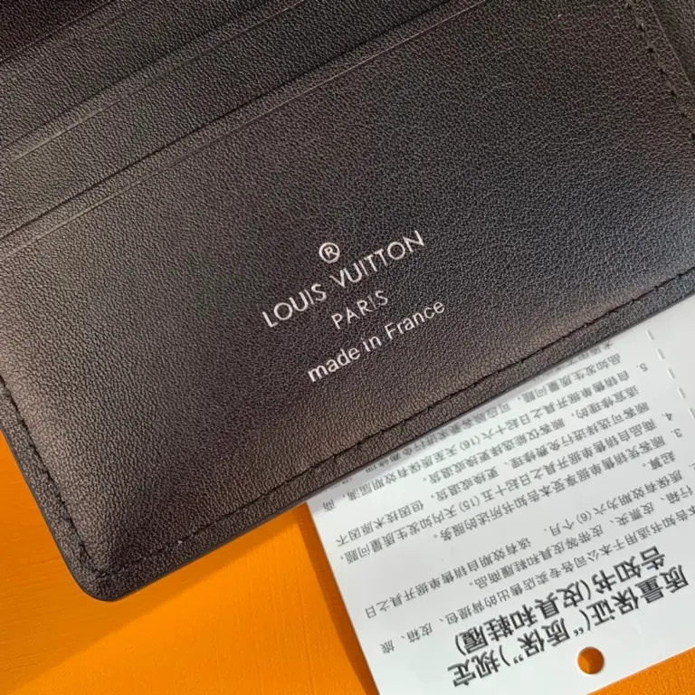 高仿LV Aerogram 黑色粒面小牛皮男士錢包 | 高仿LV 經典多卡位短夾-M69829