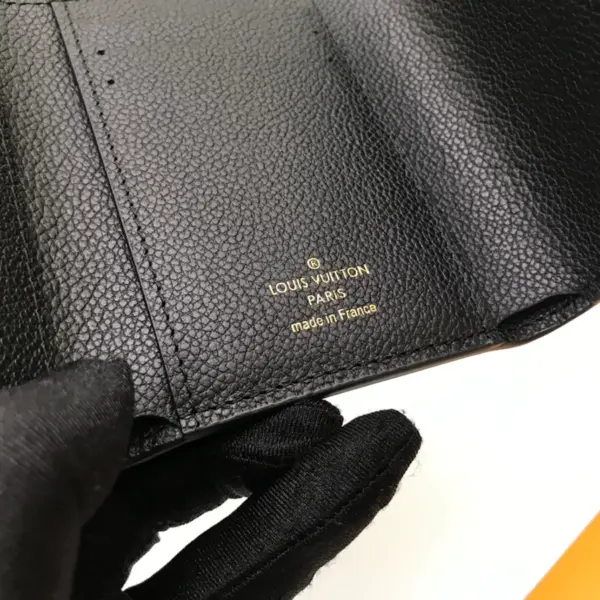 高仿LV Victorine錢包 | Monogram Empreinte皮革 多卡位拉鏈零錢包-M64060 18 高仿LV Victorine錢包 | Monogram Empreinte皮革 多卡位拉鏈零錢包-M64060