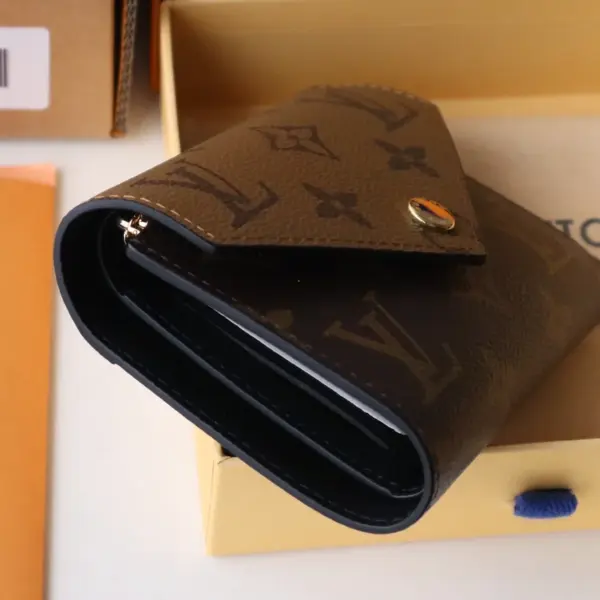 高仿LV LV Victorine短夾錢包 | Monogram Reverse塗層帆布 多功能設計-M81557