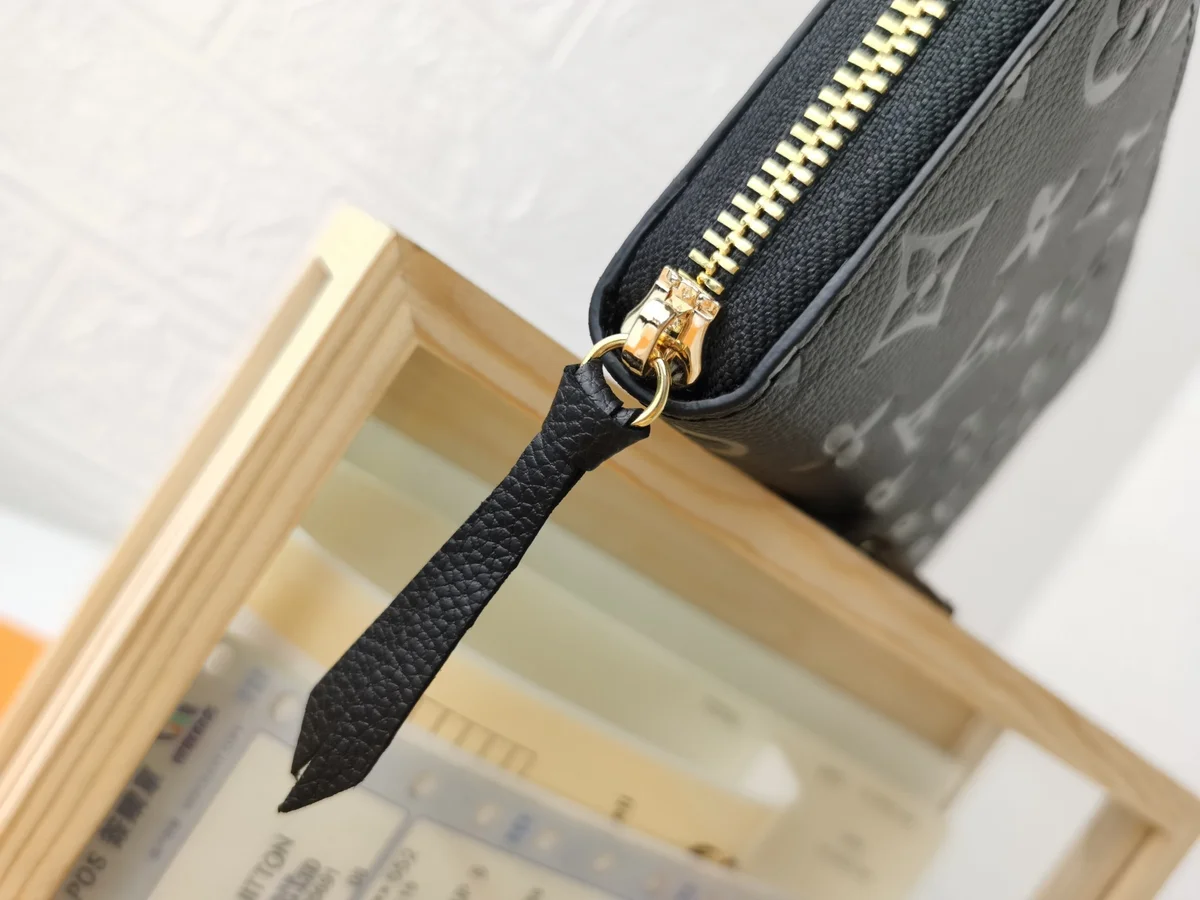 高仿LV Clémence錢包 | Monogram Empreinte壓花牛皮 多功能女士短款錢包-M60171 6 高仿LV Clémence錢包 | Monogram Empreinte壓花牛皮 多功能女士短款錢包-M60171