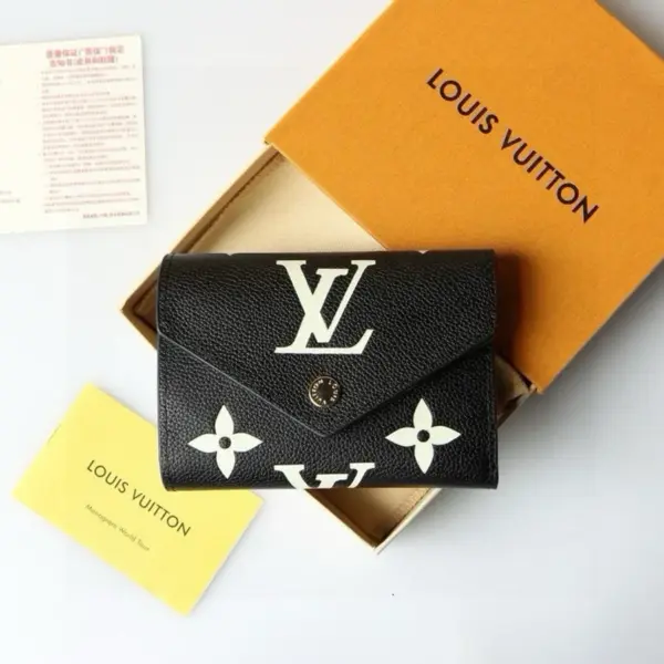 高仿LV Victorine Monogram Empreinte 女士钱包 - 奢华小巧多功能皮夹-M80968 12 高仿LV Victorine Monogram Empreinte 女士钱包 - 奢华小巧多功能皮夹-M80968
