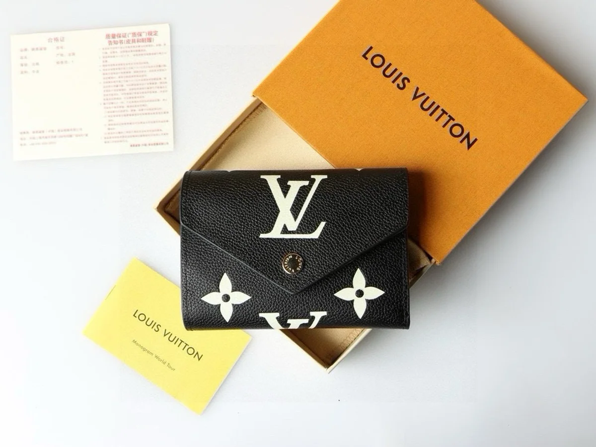 高仿LV Victorine Monogram Empreinte 女士钱包 - 奢华小巧多功能皮夹-M80968 4 高仿LV Victorine Monogram Empreinte 女士钱包 - 奢华小巧多功能皮夹-M80968