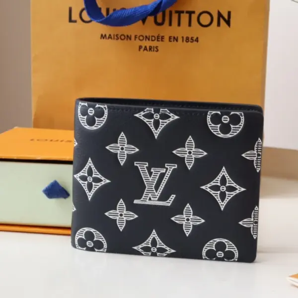 高仿LV Monogram Shadow 小牛皮 Multiple 錢包 - 藍拼白設計 | 多功能收納 | 時尚實用-M83379