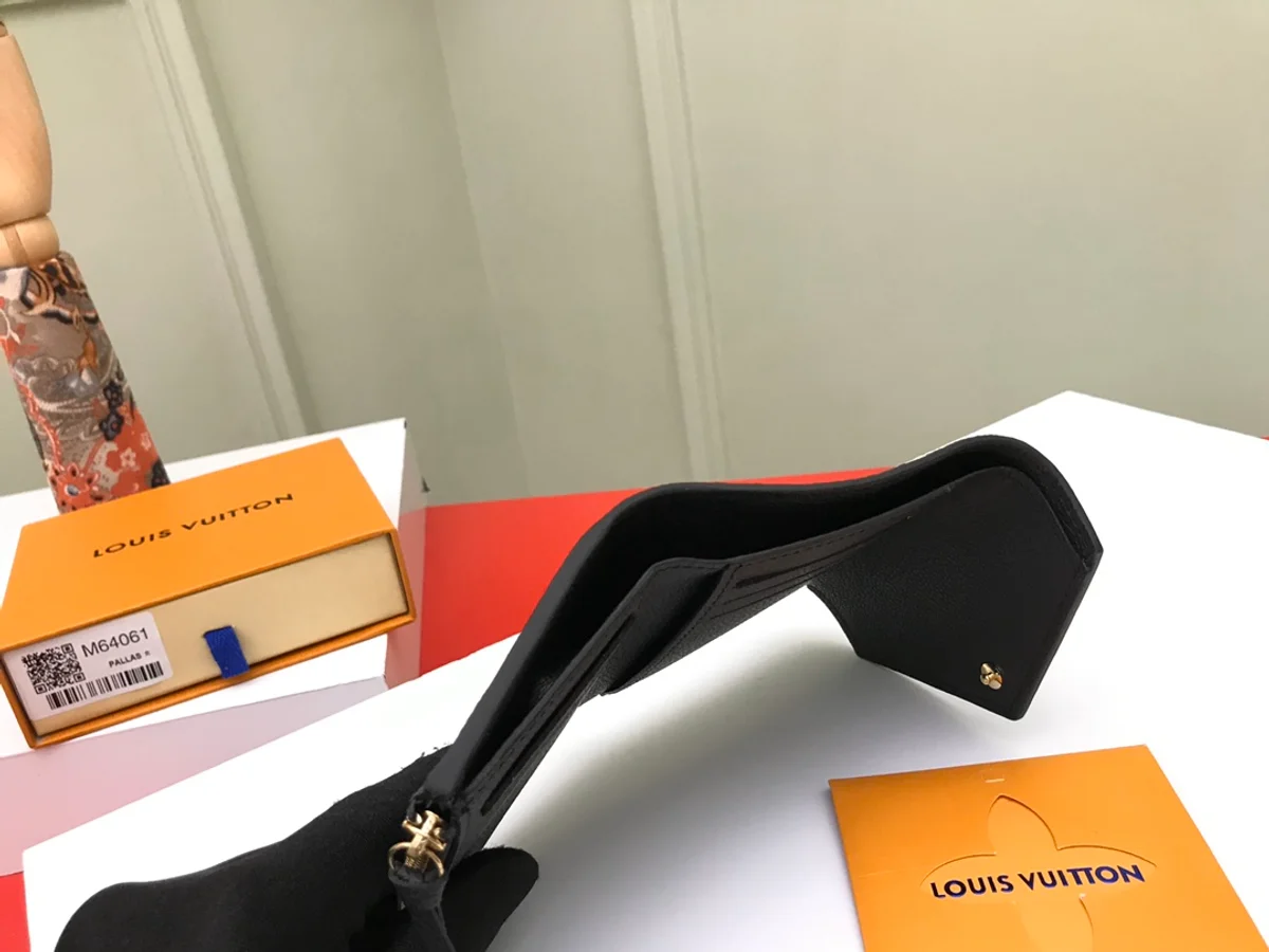 高仿LV Victorine錢包 | Monogram Empreinte皮革 多卡位拉鏈零錢包-M64060 7 高仿LV Victorine錢包 | Monogram Empreinte皮革 多卡位拉鏈零錢包-M64060