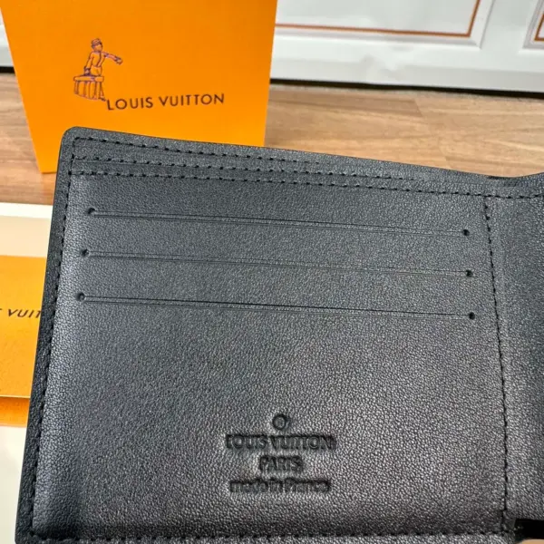 高仿LV Taurillon Monogram壓花牛皮Multiple錢包 | 經典黑色多功能短夾-M82072