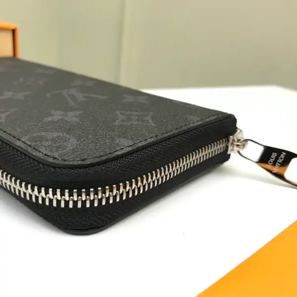 高仿LV Monogram Eclipse男士直式拉链钱包 - 多功能信用卡现金收纳短夹-M62295