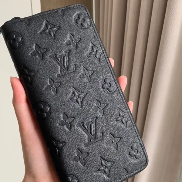 高仿LV 男士Monogram Shadow直式拉链钱包 - 优雅全黑设计 多功能收纳-M62902
