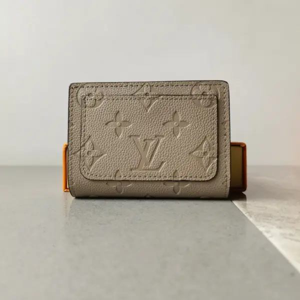 高仿LV Cléa 錢包 | Monogram Empreinte 柔軟粒面牛皮 多功能精緻錢包-M80151