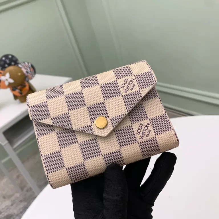 高仿LV Victorine 錢包 | Damier Azur帆布玫瑰粉女士短夾-N64022
