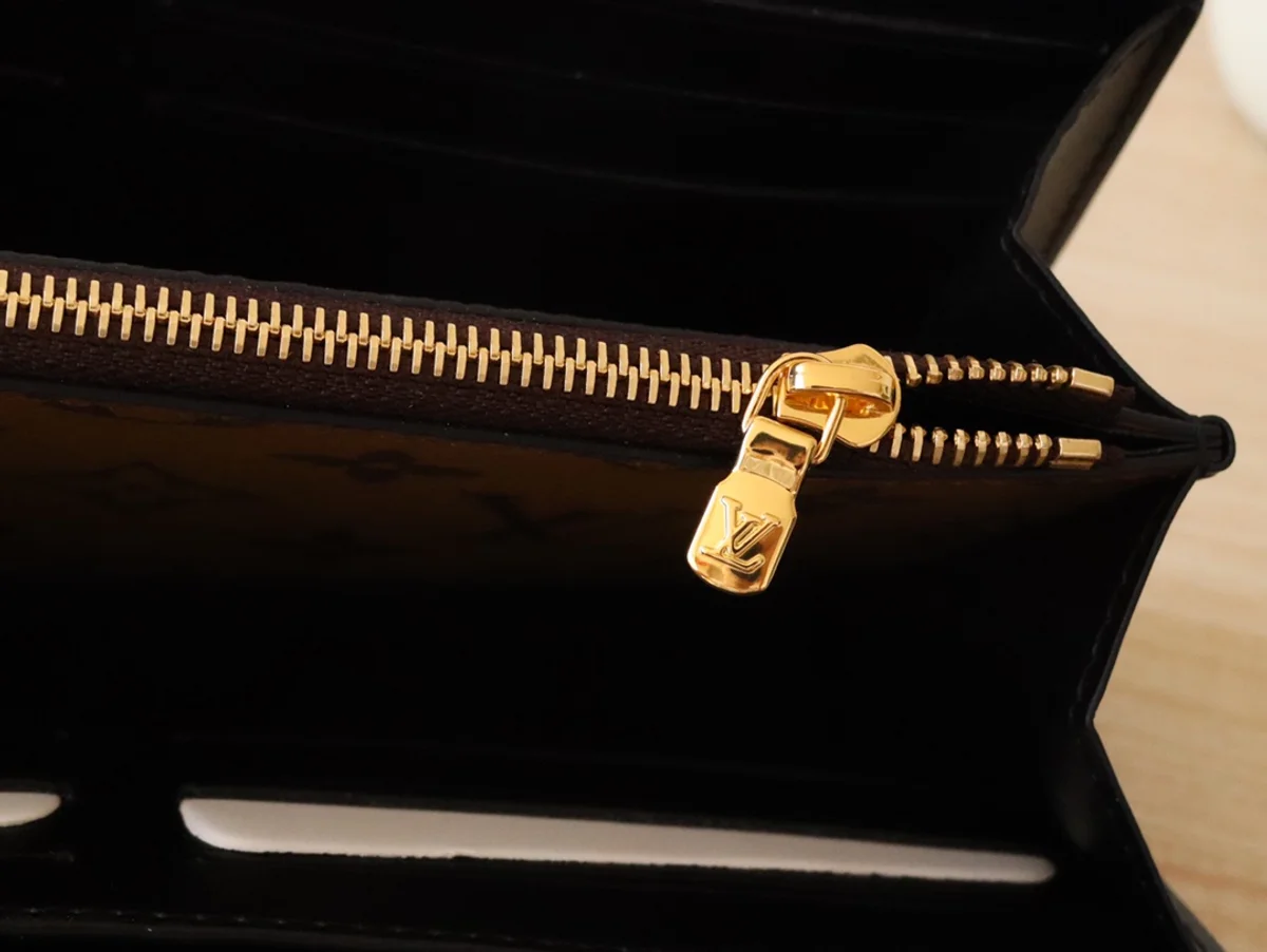 高仿LV Sarah Dauphine 錢包 | Monogram 翻轉帆布設計 12卡位拉鏈零錢格-M46645 10 高仿LV Sarah Dauphine 錢包 | Monogram 翻轉帆布設計 12卡位拉鏈零錢格-M46645