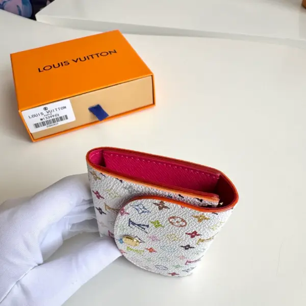 高仿包包LV x 村上隆 Rosalie 零錢包 | 限量復刻版 Monogram 彩色塗層帆布-M13399 高仿包包
