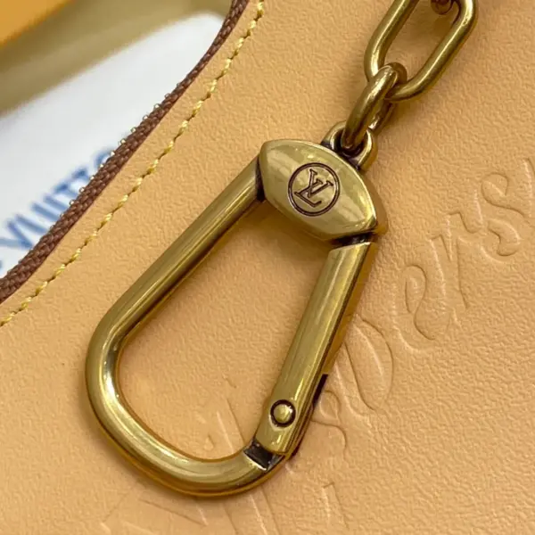 高仿LV Pharrell Williams設計LV Bone Key Pouch狗骨頭鑰匙零錢包 | Monogram帆布奢華配飾-M12616 高仿LV