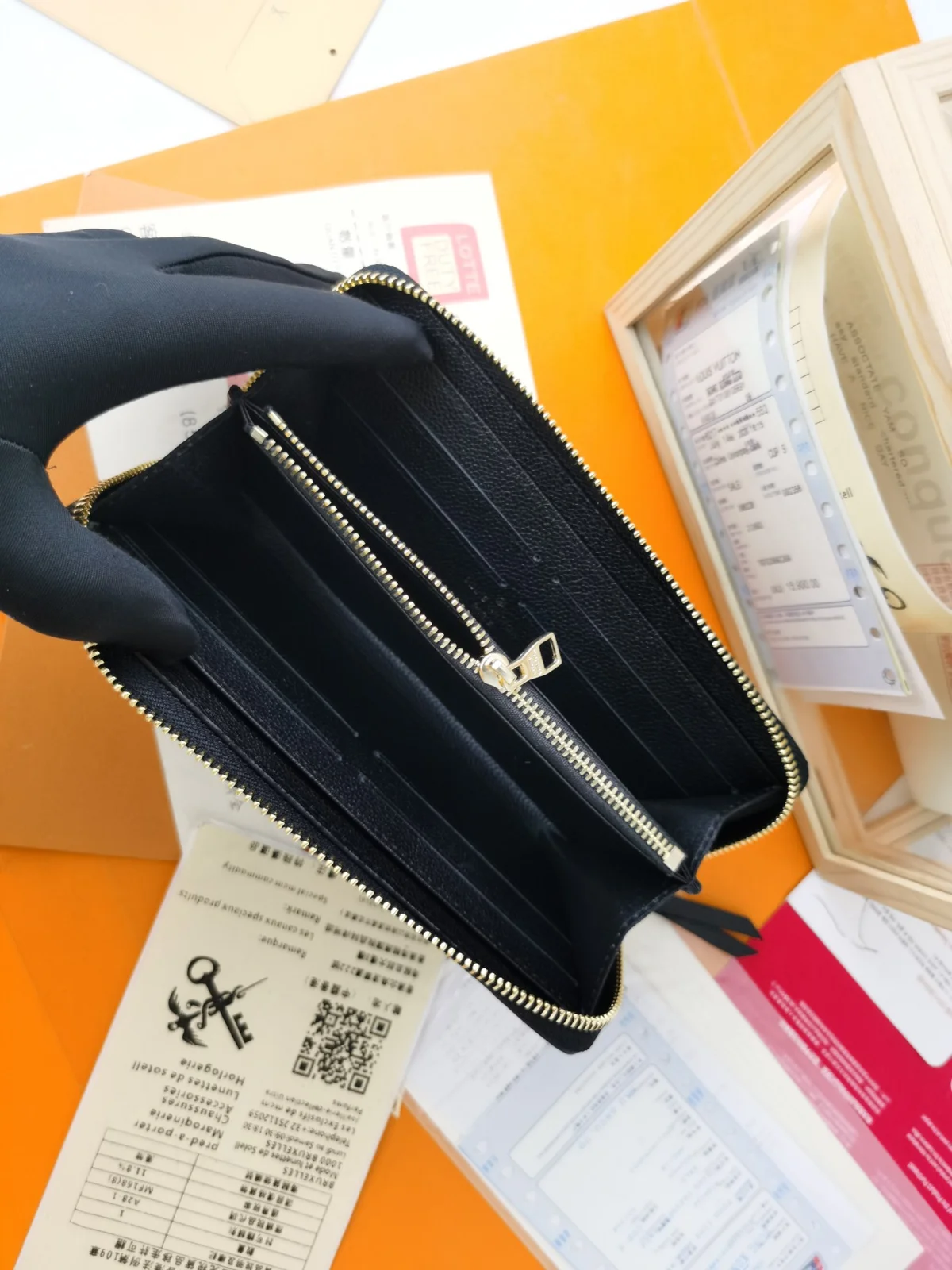 高仿LV Clémence錢包 | Monogram Empreinte壓花牛皮 多功能女士短款錢包-M60171 7 高仿LV Clémence錢包 | Monogram Empreinte壓花牛皮 多功能女士短款錢包-M60171