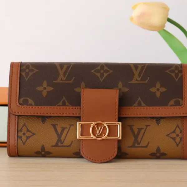 高仿LV Sarah Dauphine 錢包 | Monogram 翻轉帆布設計 12卡位拉鏈零錢格-M46645 12 高仿LV Sarah Dauphine 錢包 | Monogram 翻轉帆布設計 12卡位拉鏈零錢格-M46645