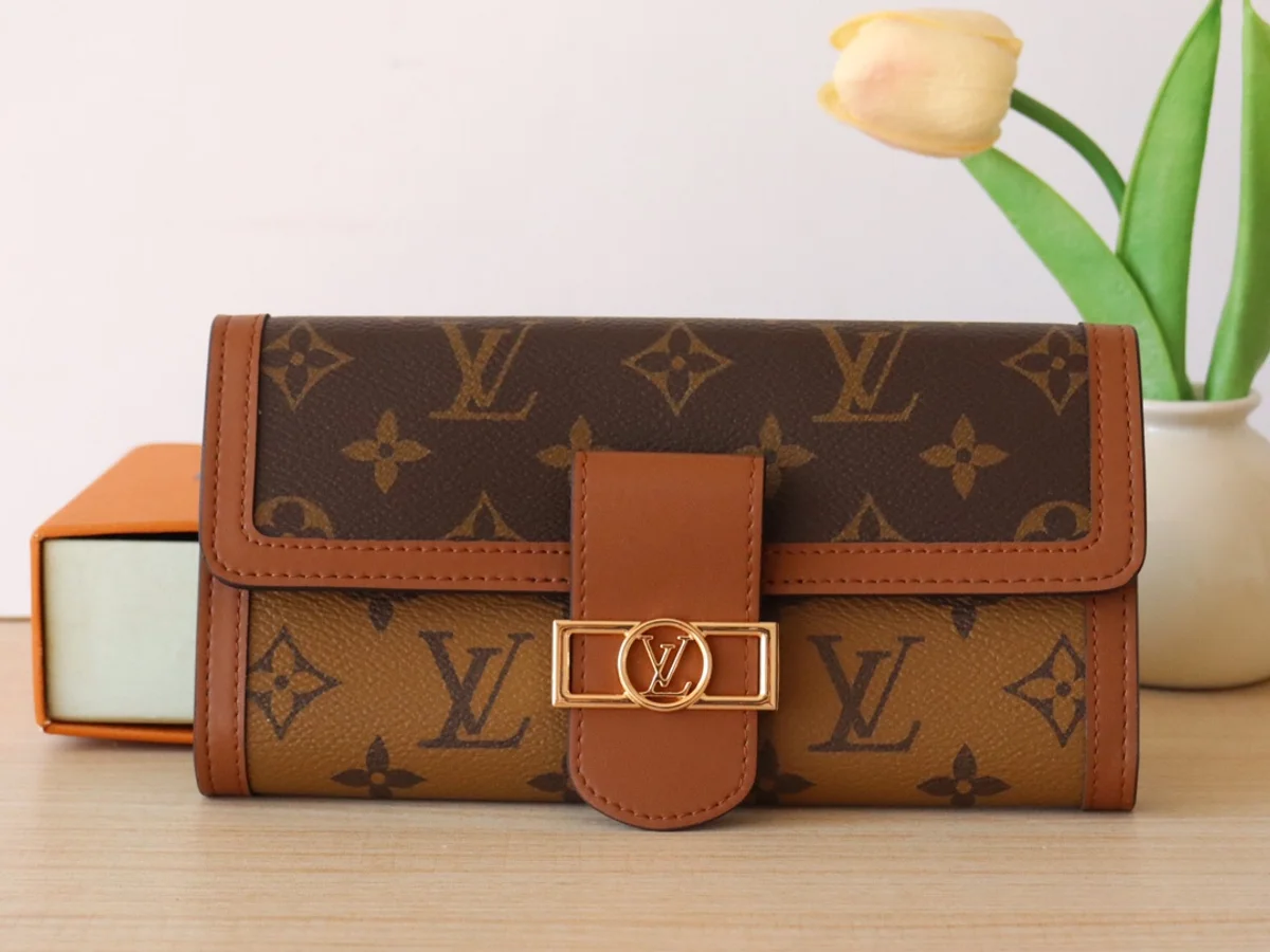 高仿LV Sarah Dauphine 錢包 | Monogram 翻轉帆布設計 12卡位拉鏈零錢格-M46645 3 高仿LV Sarah Dauphine 錢包 | Monogram 翻轉帆布設計 12卡位拉鏈零錢格-M46645