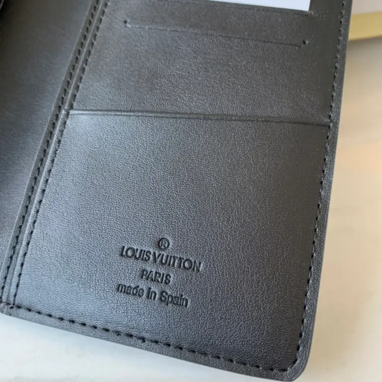 高仿LV Brazza Damier Infini 皮革錢包 - 經典格紋設計多功能收納-N63010