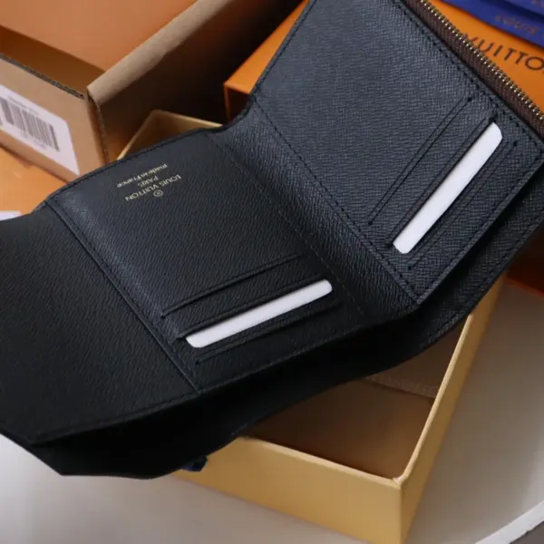 高仿LV LV Victorine短夾錢包 | Monogram Reverse塗層帆布 多功能設計-M81557