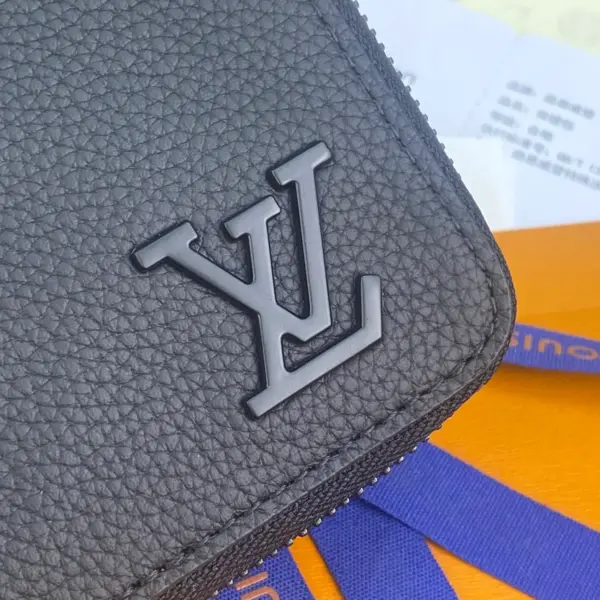高仿LV LV Aerogram黑色牛皮拉链钱包 - 男士多功能时尚皮夹-M81743 18 高仿LV LV Aerogram黑色牛皮拉链钱包 - 男士多功能时尚皮夹-M81743