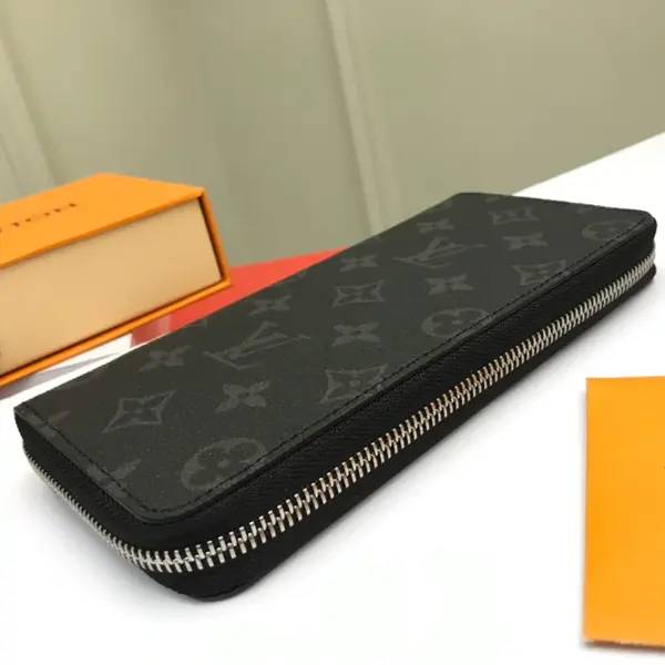 高仿LV Monogram Eclipse男士直式拉链钱包 - 多功能信用卡现金收纳短夹-M62295