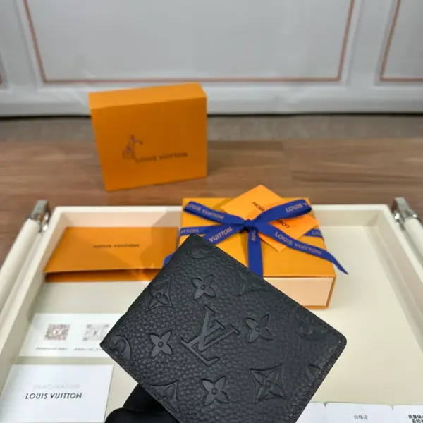 高仿LV Taurillon Monogram壓花牛皮Multiple錢包 | 經典黑色多功能短夾-M82072