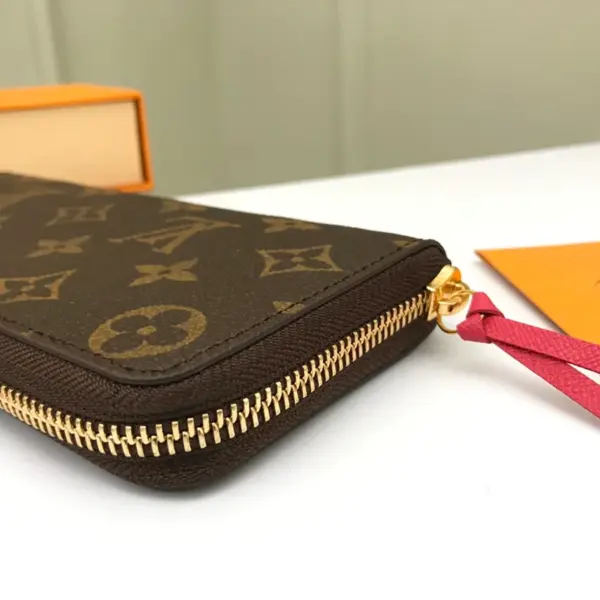 高仿LV Clémence Monogram帆布女士钱包 - 多功能小巧皮夹-M60742 14 高仿LV Clémence Monogram帆布女士钱包 - 多功能小巧皮夹-M60742