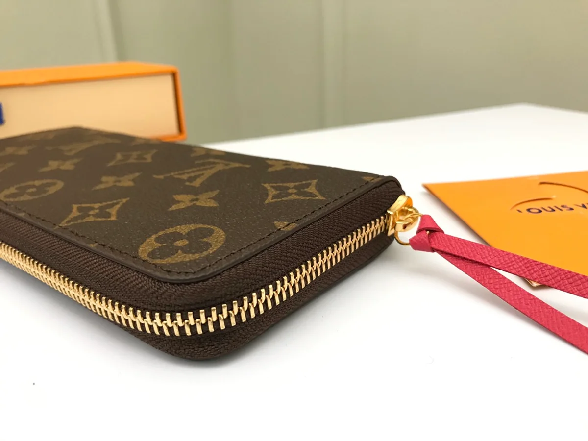 高仿LV Clémence Monogram帆布女士钱包 - 多功能小巧皮夹-M60742 24 高仿LV Clémence Monogram帆布女士钱包 - 多功能小巧皮夹-M60742