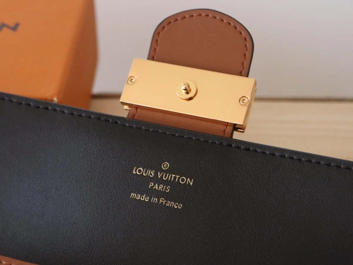 高仿LV Sarah Dauphine 錢包 | Monogram 翻轉帆布設計 12卡位拉鏈零錢格-M46645 8 高仿LV Sarah Dauphine 錢包 | Monogram 翻轉帆布設計 12卡位拉鏈零錢格-M46645