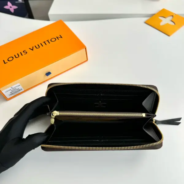 高仿LV Clémence 拉链钱包 - Monogram Reverse帆布经典款-M82336