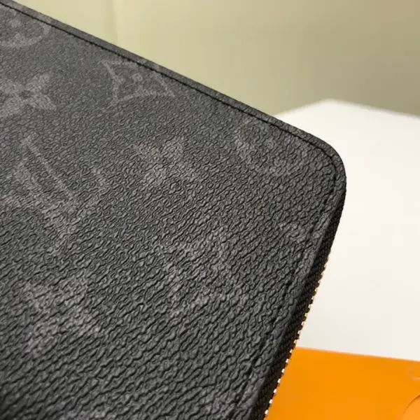 高仿LV Monogram Eclipse男士直式拉链钱包 - 多功能信用卡现金收纳短夹-M62295