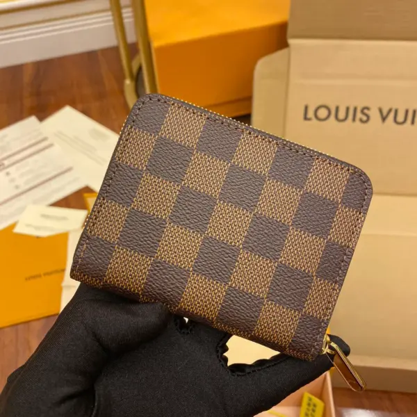 高仿包包LV Damier Ebene帆布拉链零钱包 | 经典便携多功能钱包-N63070 高仿包包