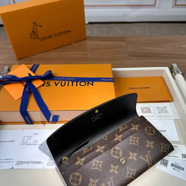高仿LV Emilie 錢包 - Monogram雙面帆布女士短款多功能錢包-M82157