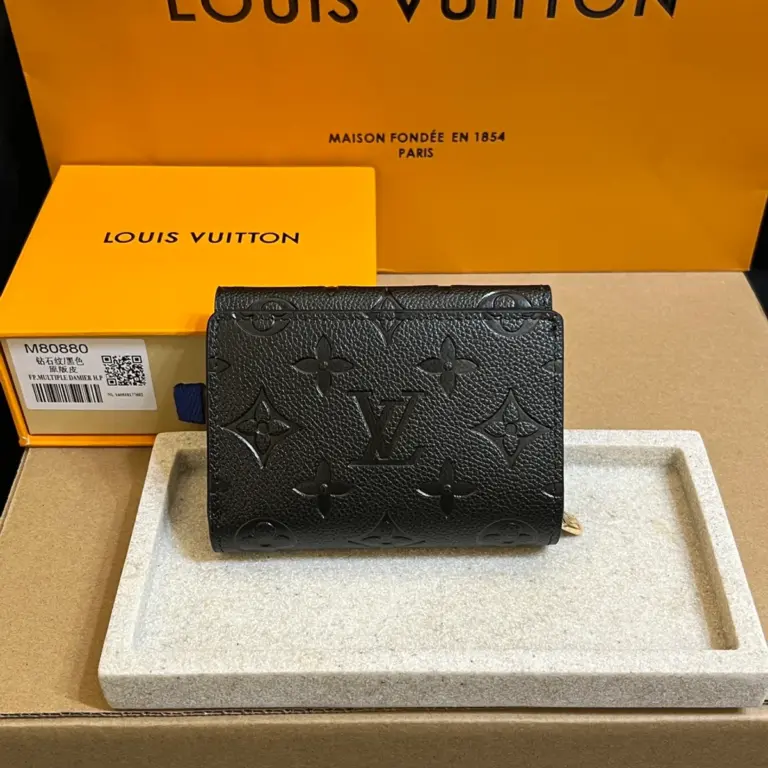 高仿LV Métis小型錢包 | Monogram Empreinte皮革 經典S-lock鎖扣設計-M80880