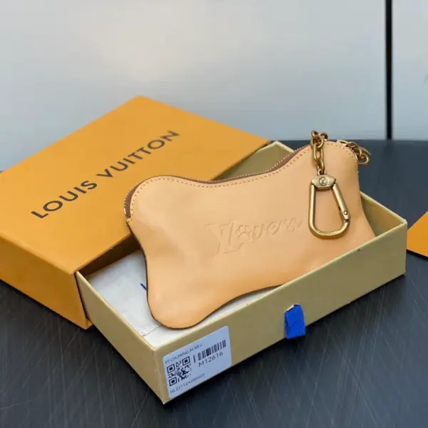 高仿LV Pharrell Williams設計LV Bone Key Pouch狗骨頭鑰匙零錢包 | Monogram帆布奢華配飾-M12616 高仿LV