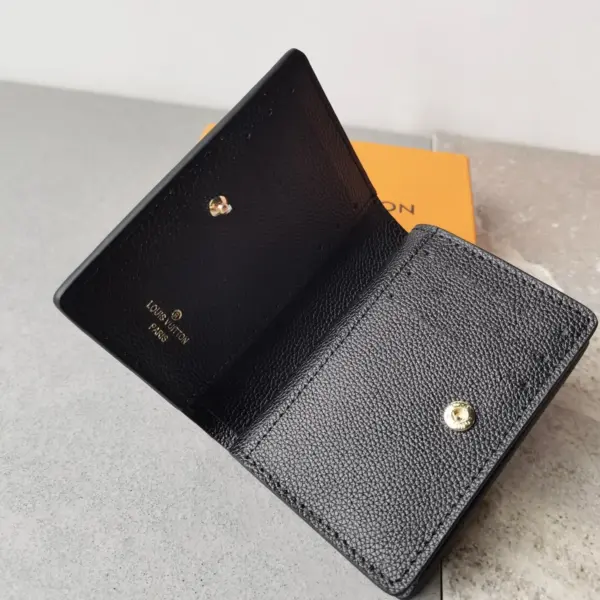 高仿LV Cléa 錢包 | Monogram Empreinte 柔軟粒面牛皮 多功能精緻錢包-M80151