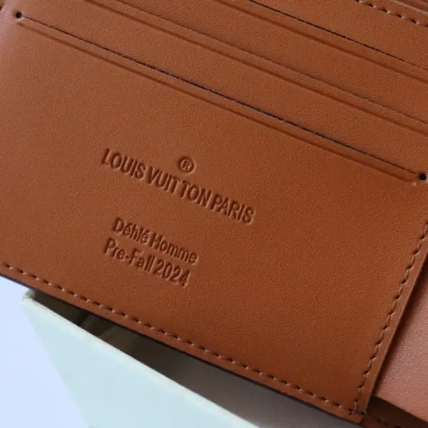 高仿LV LV Multiple男士錢包 | Pharrell Williams聯名款 Monogram紅色復古短夾-M11716 高仿LV