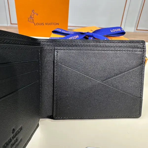 高仿LV Taurillon Monogram壓花牛皮Multiple錢包 | 經典黑色多功能短夾-M82072