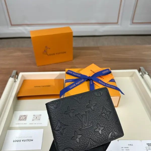 高仿LV Taurillon Monogram壓花牛皮Multiple錢包 | 經典黑色多功能短夾-M82072