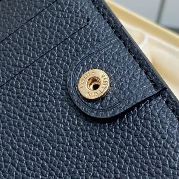 高仿LV Lisa Monogram Empreinte黑色短夾錢包 | 小巧多功能女士皮夾-M83365