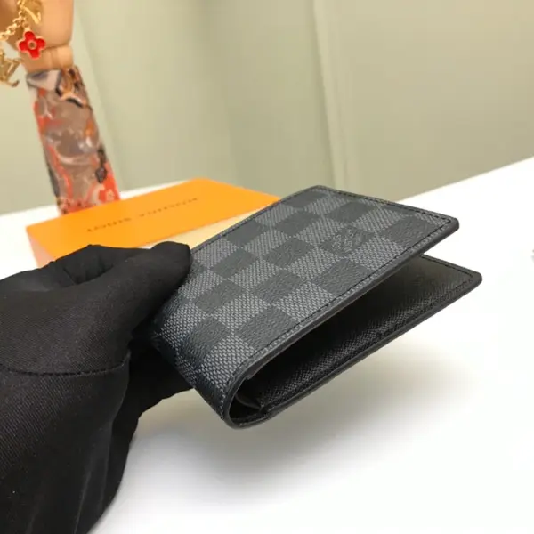 高仿包包LV Damier Graphite Slender男士钱包 - 超薄设计 多功能收纳-N63261 高仿包包